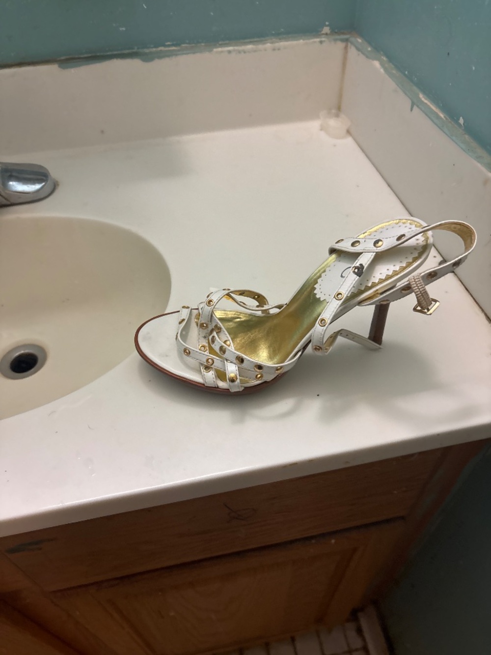Shoes - Picture 3 of 6